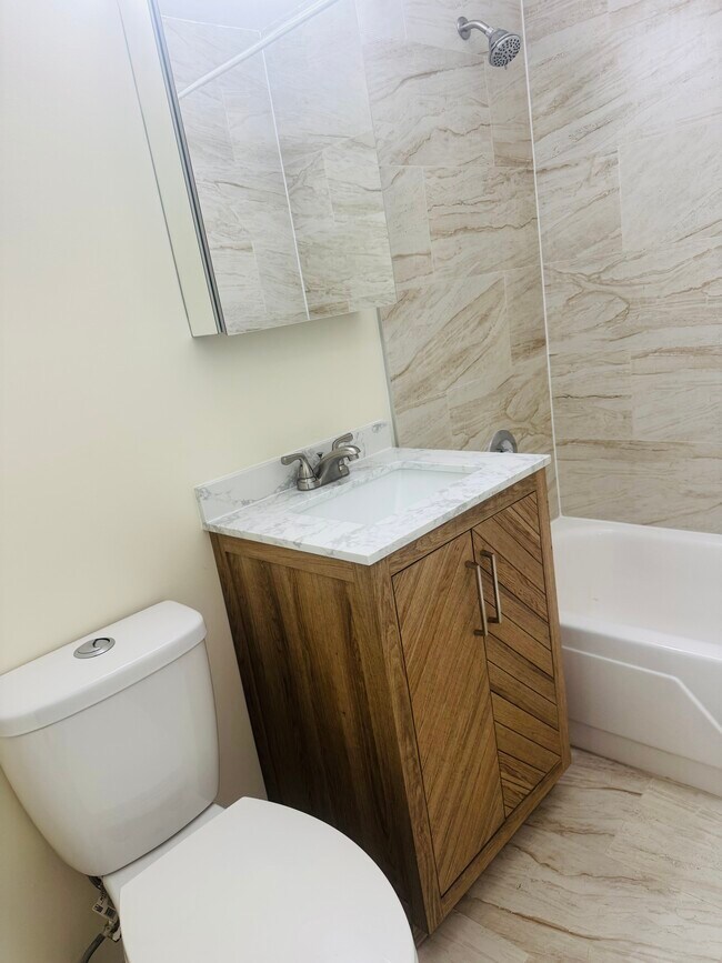 8970 N Parkside Ave unit C105, Des Plaines, IL 60016 - photo 6