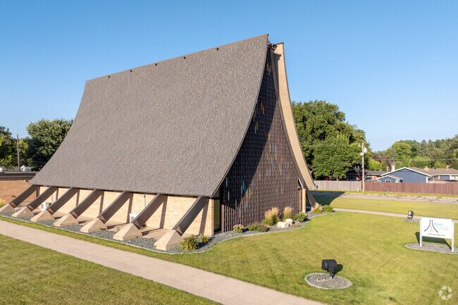 The First Congregation Church near Lewis and Clark provides local service in Clara Barton.