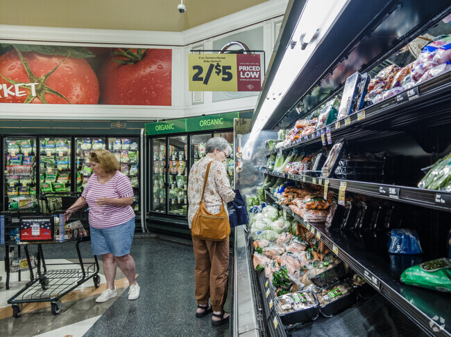 Harris Teeter in Hollymead provides a wide selection of fresh produce and everyday essentials.