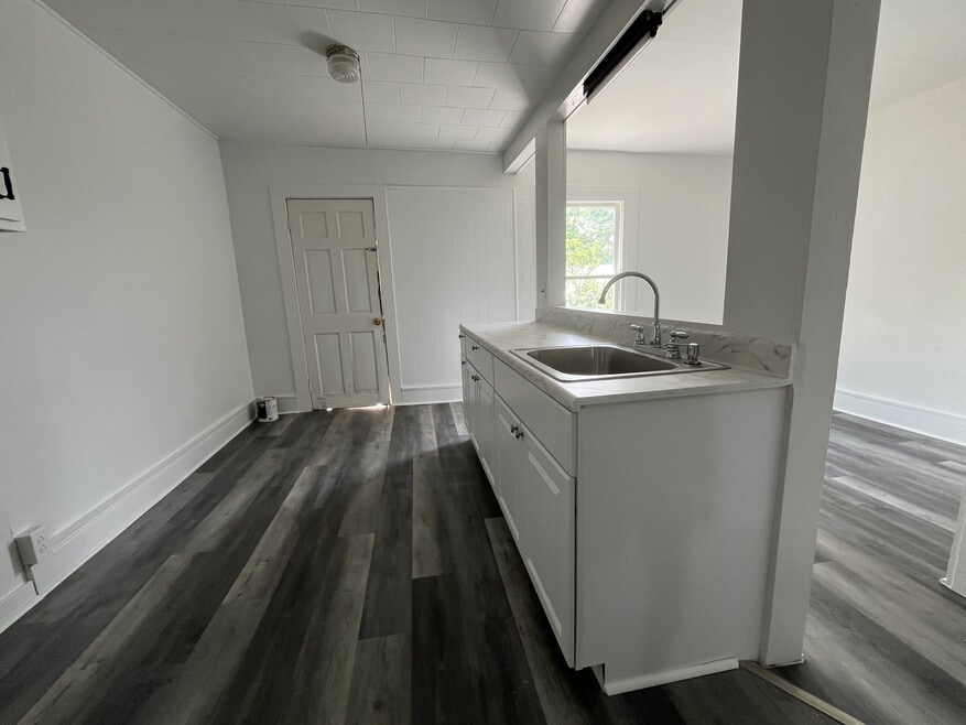 20 Livingston St unit 2, Catskill, NY 12414 - photo 1