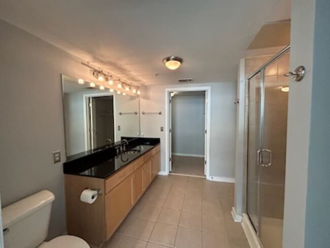 Full Bath/Walk in Closet