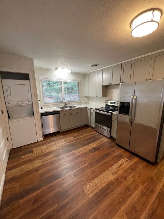 556 Sherwood Dr, Auburn, AL 36830 - photo 2