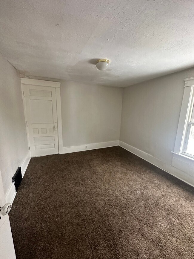 872 E Crosier St, Akron, OH 44306 - photo 2