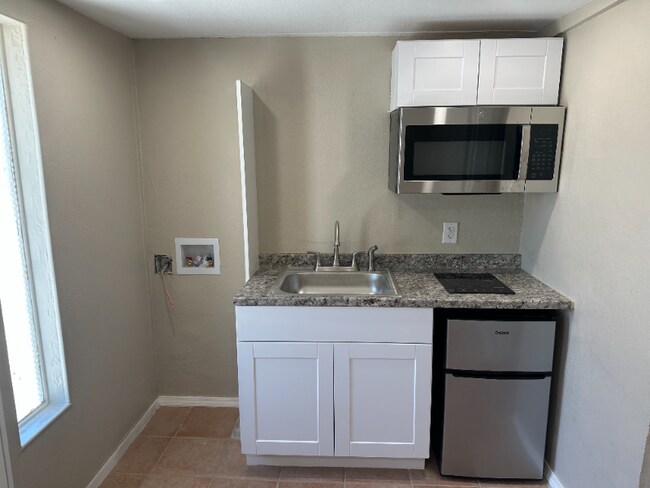 180 S Glenwood St unit D, El Paso, TX 79905 - photo 3