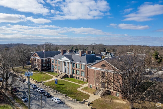 Salem Middle School has a student to teacher ratio of 13 to 1.