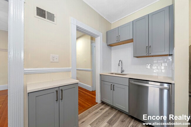 63 Fairbanks St unit 46-2, Brighton, MA 02135 - photo 5