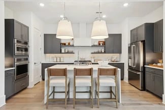 8 Mount Dr, Plainsboro, NJ 08536