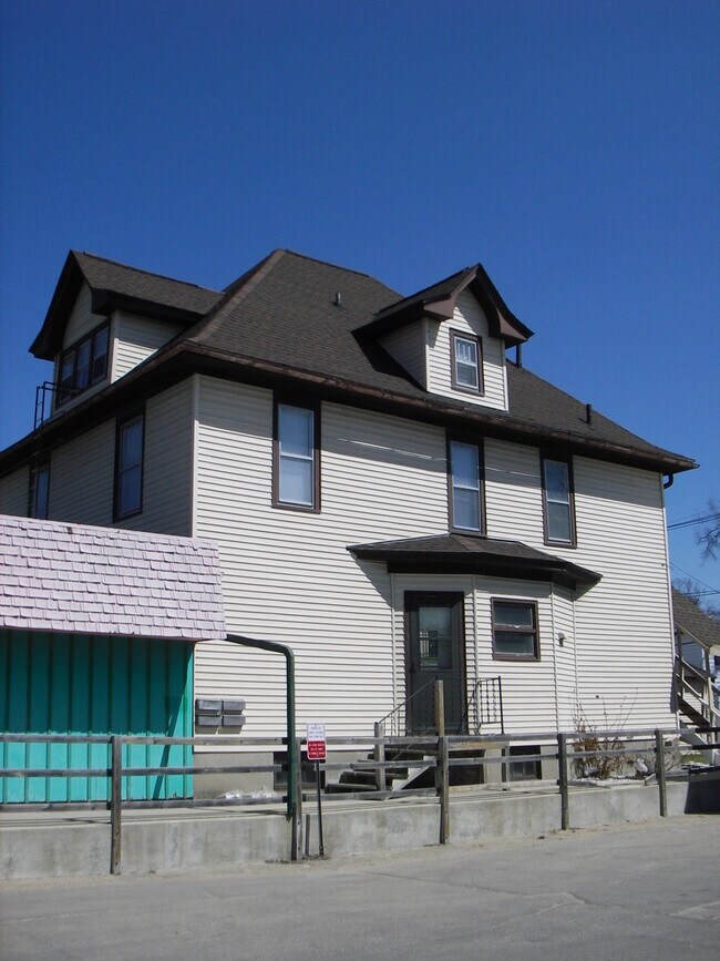 1569 1st Ave SE Unit 4, Cedar Rapids, IA 52402