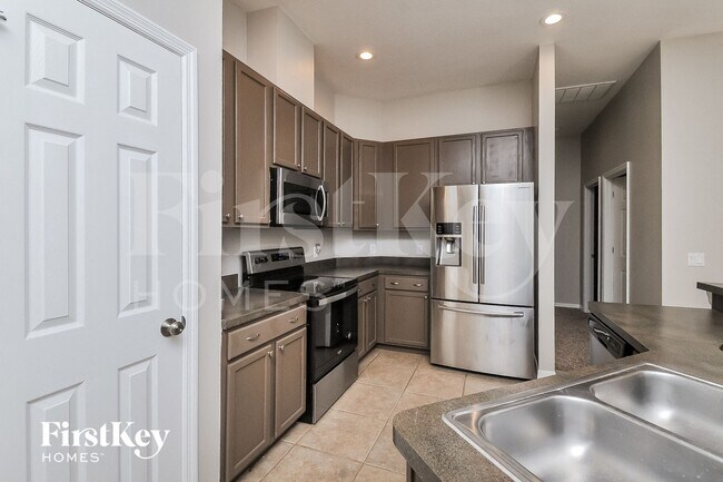 1102 Lumsden Trace Cir, Valrico, FL 33594 - photo 6