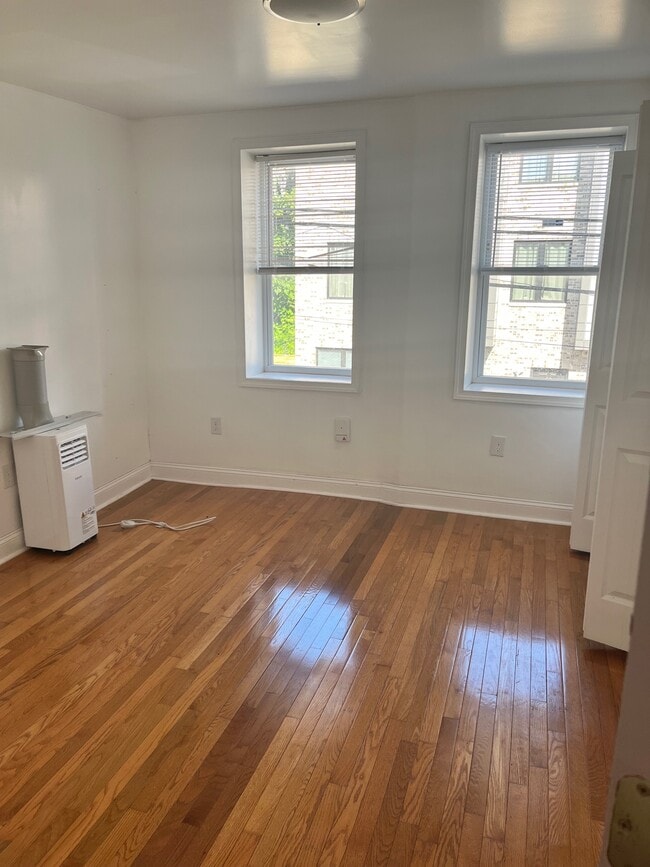 901-3 Diamond St unit 2F, Philadelphia, PA 19122 - photo 3