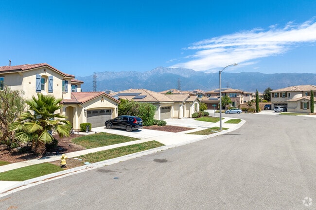 Rochester’s spacious single family homes offer 3–5 bedrooms for growing households.