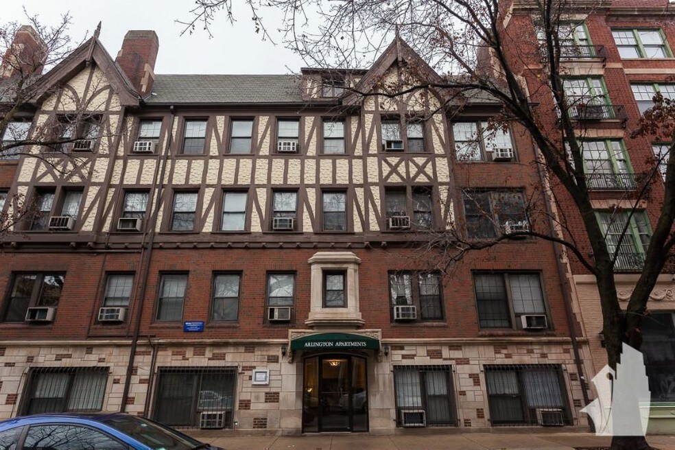 536 W Arlington Place unit 211, Chicago, IL 60614 - photo 1