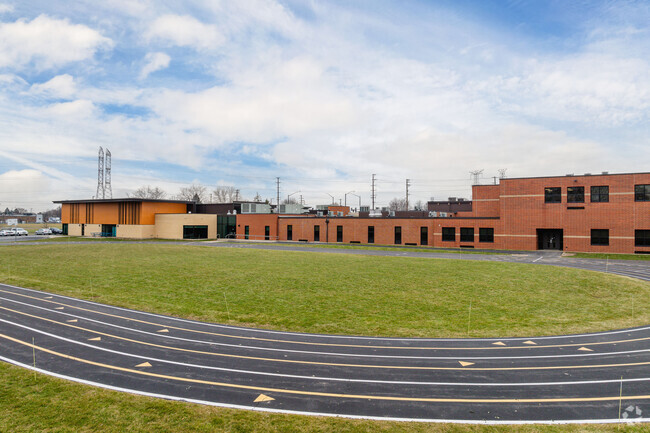 Aptakisic Jr. High School has many afterschool programs.