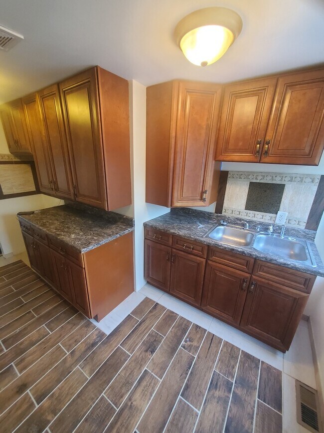 1180 Atwood Ave unit 2, Akron, OH 44301 - photo 7