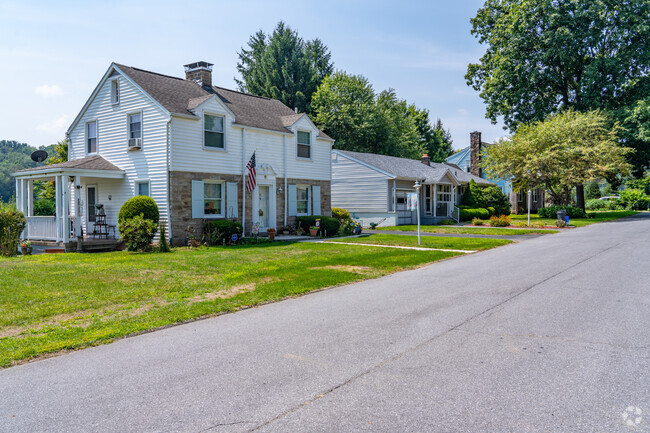 There are a variety of housing types in Roxbury.