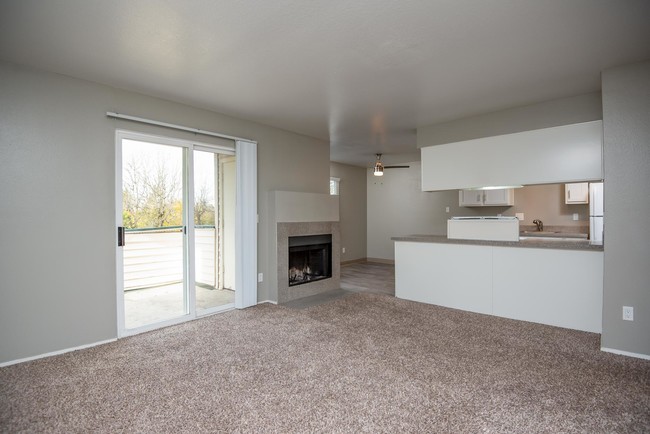 Gresham Park Apartments | Living Room