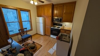 569 N 65th St Unit Lower, Wauwatosa, WI 53213