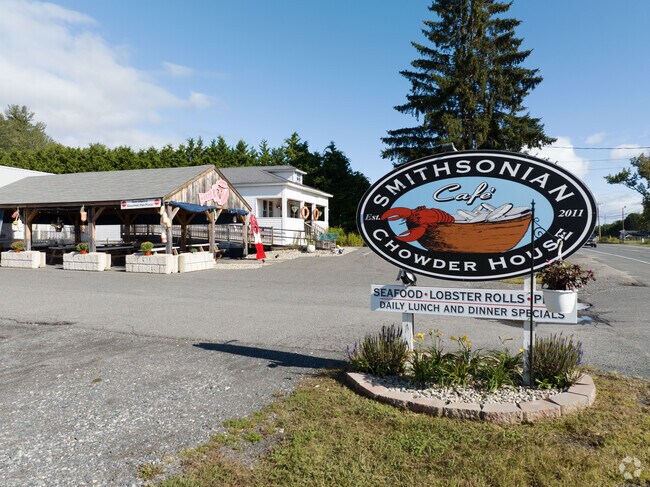 In Hatfield the Smithsonian Chowder House is a great find to enjoy.
