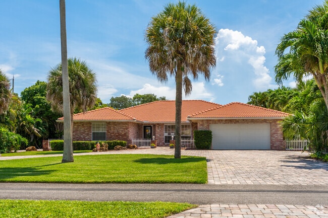 Large single family homes with terracotta roofs are also found in High Point.