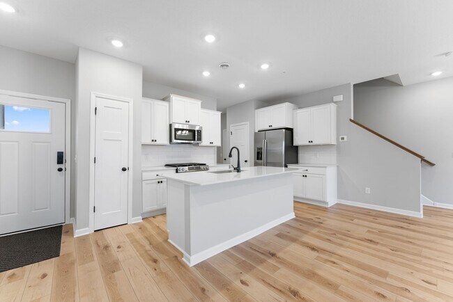 23199 Creekview Ct, Rogers, MN 55374 - photo 7