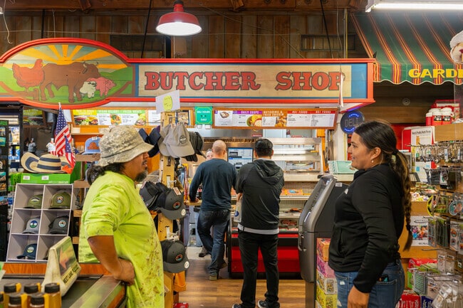Shop for produce and fresh cut meats at Mariner Market in Cannon Beach.