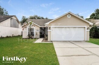 1807 Greenwood Valley Dr, Plant City, FL 33563