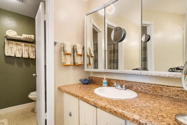 6195 NW 186th St unit 5, Hialeah, FL 33015 - photo 3