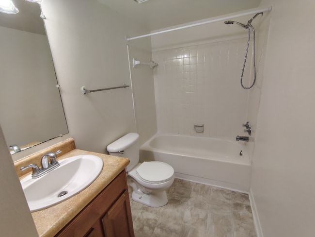 600 Reusens Rd unit J109, Lynchburg, VA 24503 - photo 5