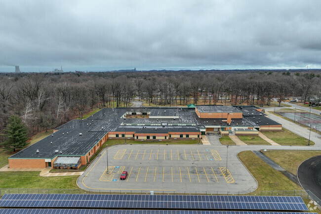 Barker Middle School has a student to teacher ratio of 14 to 1.