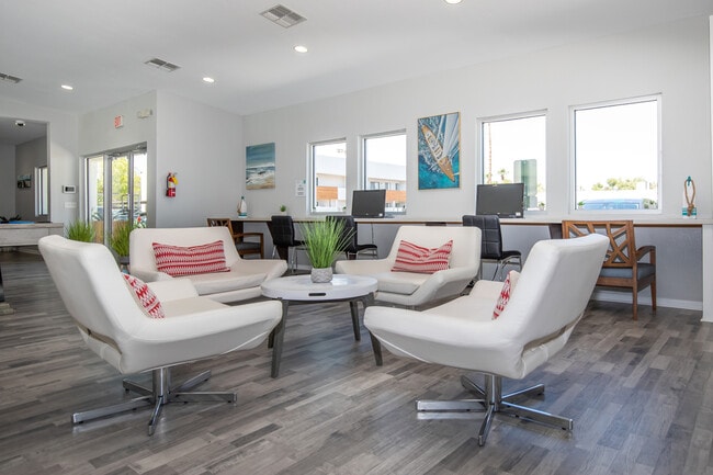 Clubhouse Work Lounge