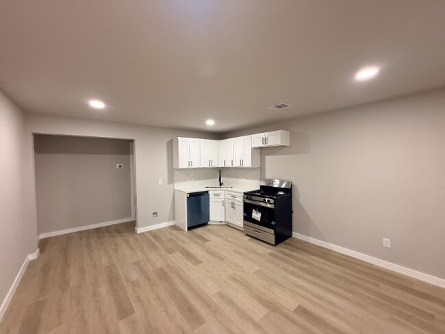 1519 Mckee St unit 2, Houston, TX 77009 - photo 5