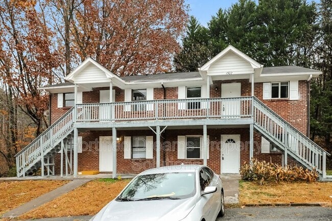 1502 Oakshire Ct unit C, Winston Salem, NC 27107 - photo 3