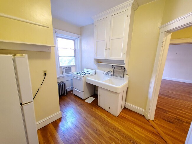 11 Wendell St unit 14, Cambridge, MA 02138 - photo 6