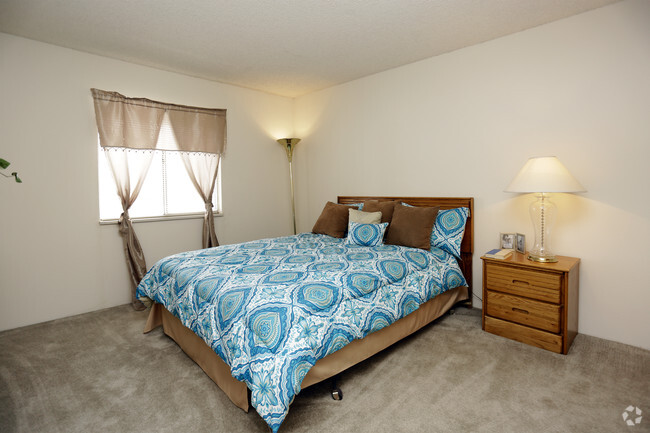 1BR, 1BA - 610 SF