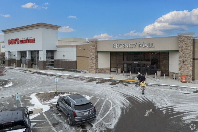 Nearby plazas offer everything from clothing to home goods, enhancing convenience.