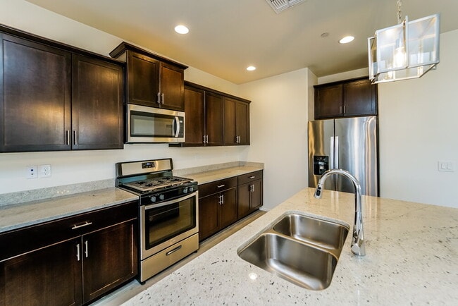 10696 W Embrey Dr, Marana, AZ 85653 - photo 7