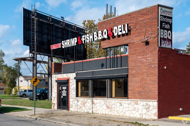 Detroit Shrimp & Fish BBQ serves delicous seafood.