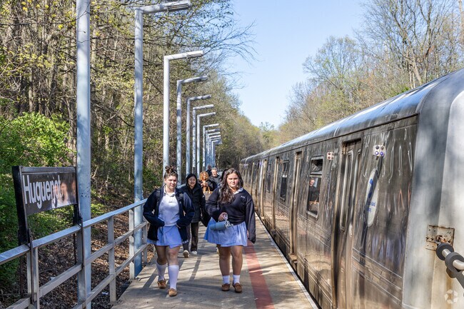 The Huguenot train station is the closest to Rossville, connecting with St George Ferry.