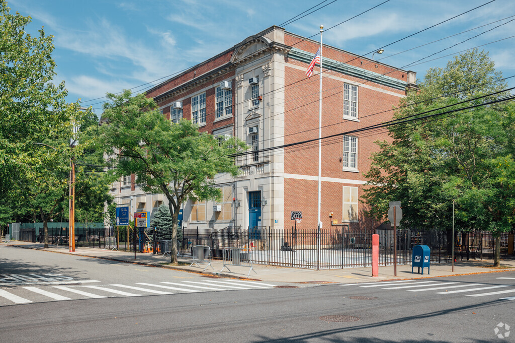PS 5 Huguenot is recognized by the Blue Ribbon Schools of Excellence program.