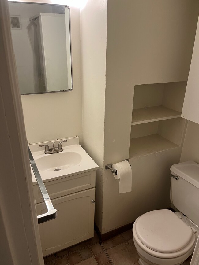 805 5th Ave NW unit 5, Mandan, ND 58554 - photo 4