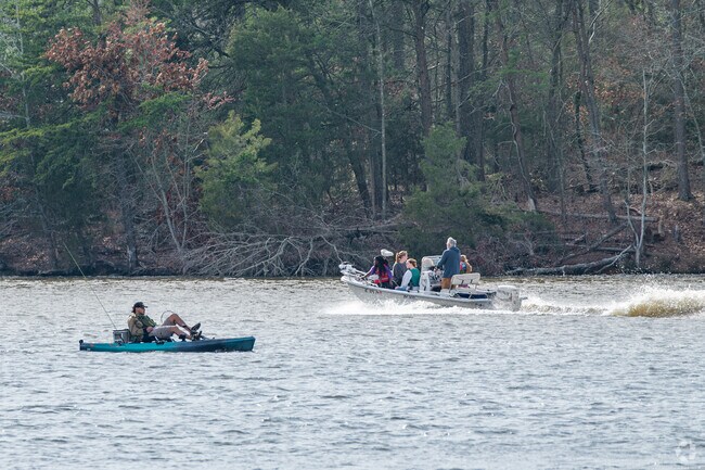 Oak Hollow Festival Park offers Deep River families lake access and outdoor activities.