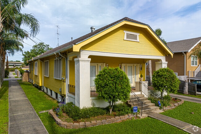 A Shotgun Home Near I-10 in the Lakeview Neighborhood of New Orleans