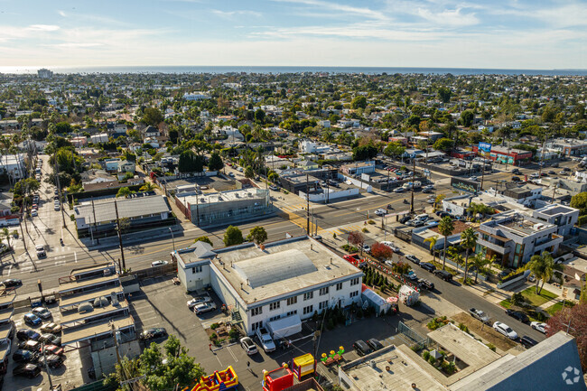 Acton Academy is a Venice Beach school blocks away from the ocean.