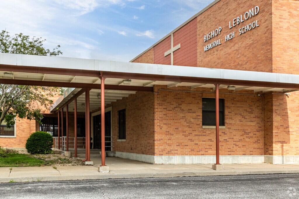 Bishop Leblond High School has a student population of Bishop Leblond High School is 174.