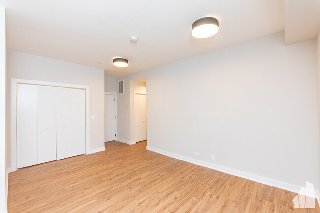 655 W Wrightwood Ave unit 300, Chicago, IL 60614 - photo 5
