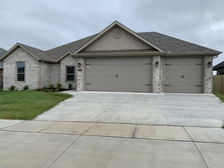 615 N Drewrys Bluff Rd, Fayetteville, AR 72704