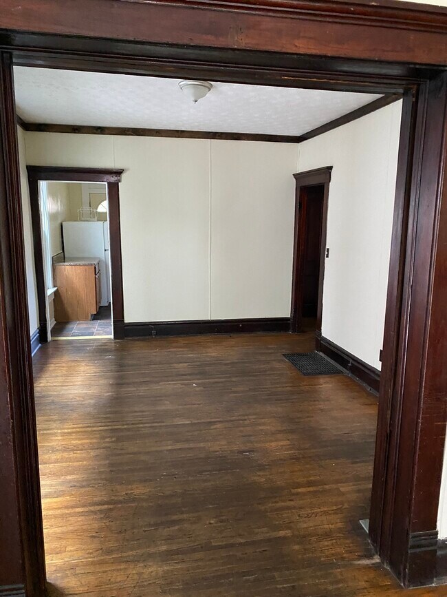 69 W Blake Ave, Columbus, OH 43202 - photo 4