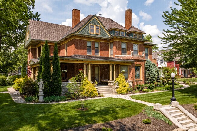 You can find several vintage homes, historic & vintage estates in Independence, MO.