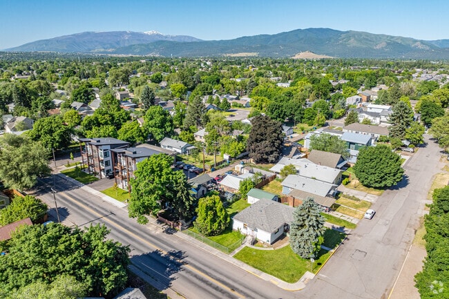 Residential grids make up Franklin to the Fort.