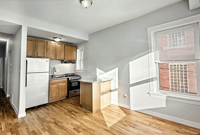 7445 N Greenview Ave unit 65, Chicago, IL 60626 - photo 2